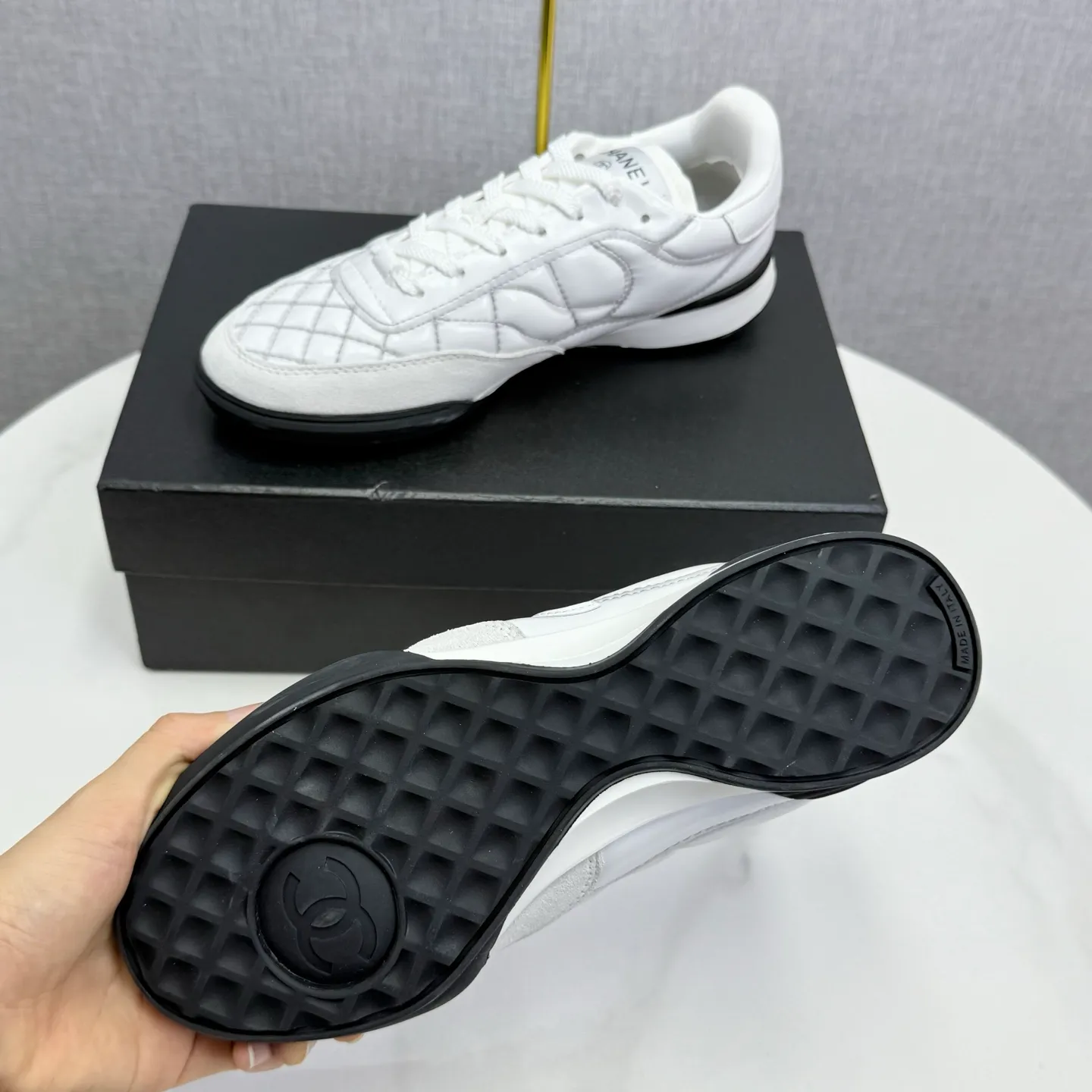 👟👟Ex-factory price 600👟👟Chanel Panda Shoes! 2025 counter's top casual sports shoes. This classic design; the upper is electro-embroidered with a variety of techniques; the outsole is fashionable and sporty; the unusual inclusion of a variety of color matching elements... The diversified mix and match is very good-looking and versatile, and can be used for leisure, fashion, sports, and outdoor... ꫛꫀꪝ Go➫ Materials: ❶Upper made of: original imported first-layer silk cowhide + original waterproof cloth + original first-layer cowhide ❷Inner lining: Original Yangli+wang ❸ Outsole based on: Original TPU combination outsole Counter boutique packaging complete set for women 35–41